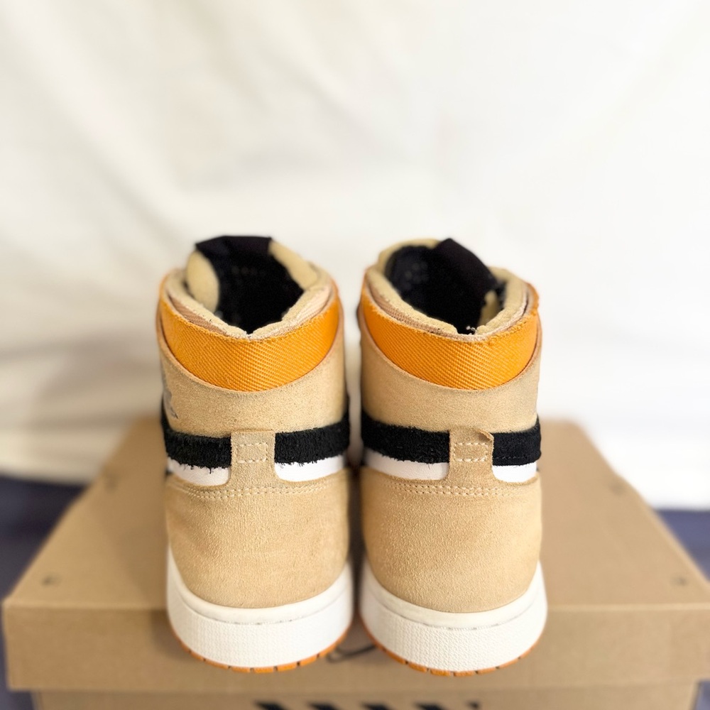 AUTHENTIC Jordan 1 High Zoom Air CMFT Pumpkin Spice size 8 CT0978-200 PRE-OWNED - Picture 3 of 8